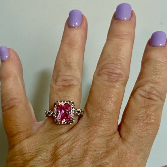 🔥2/$24 or 3/$30🔥 Elegant Square Ring size 7. Cubic zirconia inlay. - Picture 4 of 8